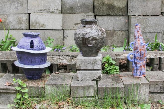 三种陶瓷花瓶形式，如图所示.     