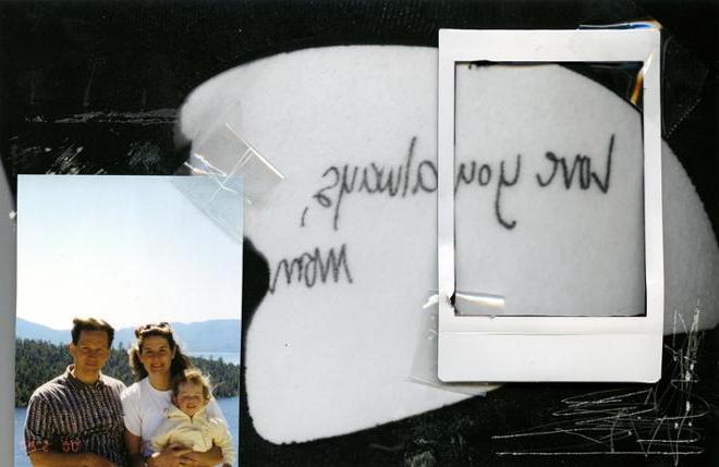 右下角是一张全家福的拼贴画，上面写着“永远爱你”, “妈妈”在中间. 