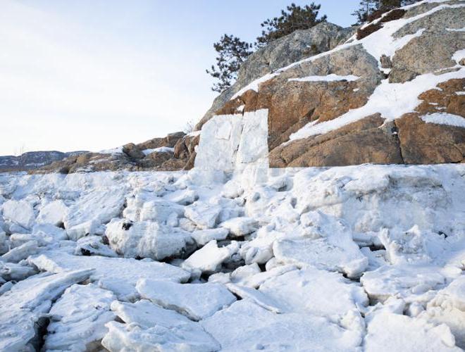 Photography of a rocky landscape with a frozen line created from the tide. A portal, a rectangular shaped was painted on the rocks